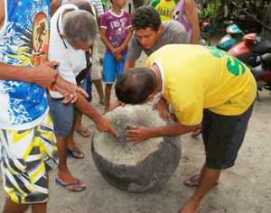 В Бразилии с неба упал металлический шар