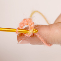 Шарф-бусы. Цветочная гирлянда на шею, вязаная крючком. Шаг 1