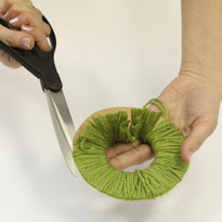 Как сделать помпон. Шаг 3 Как сделать помпон. Шаг 3