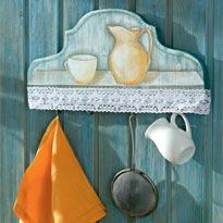 Вешалка для кухни с кружевом