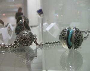 В Екатеринбурге открывается выставка основоположника уральской ювелирной школы