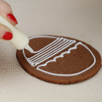 Рецепт глазури: техника кружевного ажурного декора. Шаг 2