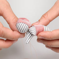 Игрушка-талисман Сарубобо. Шаг 11