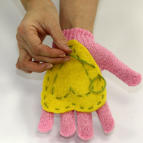 Перчатки для мытья овощей. Шаг 1