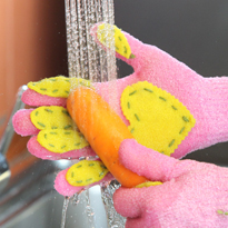 Перчатки для мытья овощей. Шаг 3