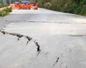 Новую трассу за 29 млрд рублей смыло дождем на пляж 