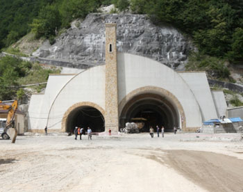 В Дагестане завершилось 33-летнее строительство автотоннеля 