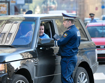 Полиция начала облавы на тонированные автомобили 