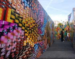 Открыта самая большая в мире ломографическая стена