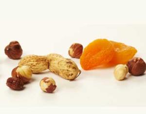 Орешки и сухофрукты спасут от рака