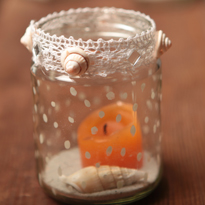 Украшение подсвечника зеркальцами. Шаг 1