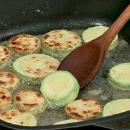 Салат Кабачки и помидоры, консервированные с грибами. Шаг №2