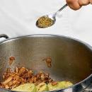 Салат Кабачки и помидоры, консервированные с грибами. Шаг №4