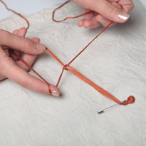 Браслет из мулине с бусинами и шишечками. Шаг 1