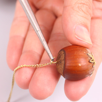 Брошка из лесных орехов. Шаг 2