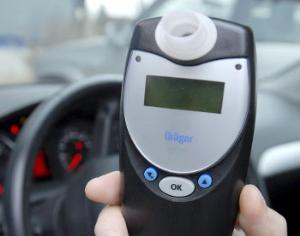 Пьяных водителей заставят устанавливать алкозамки