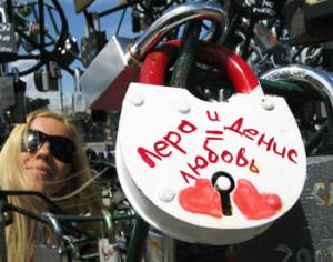 Дерево любви согнулось под тяжестью любви