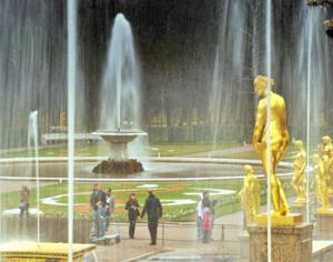 Детей-сирот не пропустили в Петергоф