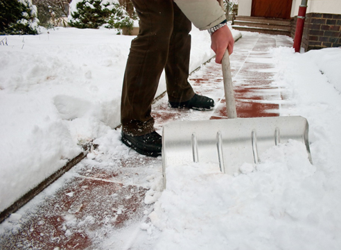 Снеговая лопата, чистка снега