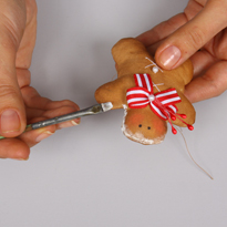 Елочное украшение  Пряничный Человечек. Шаг 7
