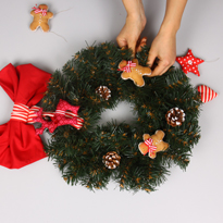 Рождественский венок из самодельных игрушек. Шаг 2