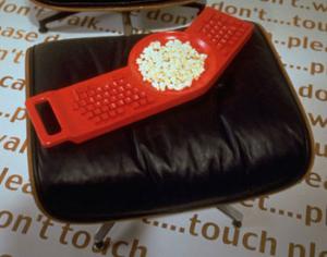 Клавиатура для компьютера совмещена с тарелкой