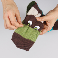 В чем встречать год Змеи: змея из полосатого шарфа. Шаг 7