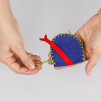 Змея своими руками: варежки-змейки. Шаг 5