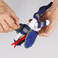 Змея своими руками: варежки-змейки. Шаг 6