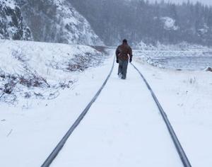 Выпавший из поезда пассажир догнал его, пробежав 7 километров