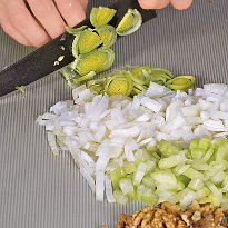 Куриный суп с орехами. Шаг №3