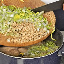 Куриный суп с орехами. Шаг №4