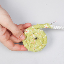 Плетеная корзина из обрезков ткани. Шаг 9