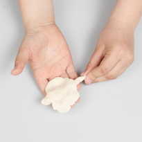 Поделки из соленого теста: игра  рыбалка. Шаг 1