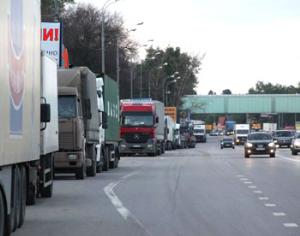 Штрафы за стоянку на автотрассе увеличат в разы