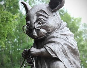 В Академгородке появился памятник лабораторной мыши