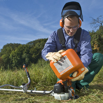Мотокоса: как заправить топливом. Шаг 7