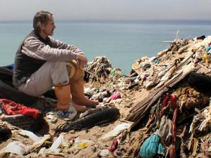 Джереми Айронс расскажет россиянам о мусоре