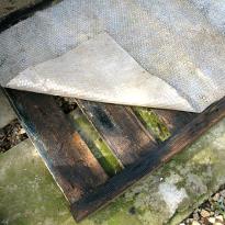 Компостный ящик или украшение сада