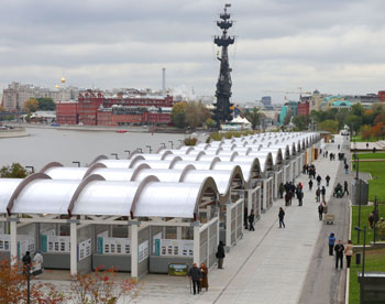 Крымская набережная превратилась в большой парк 