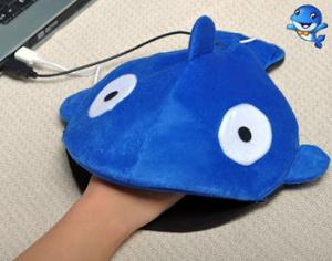 Компьютерную мышку обогреет мягкий дельфин