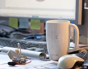 Кружка сможет определять температуру воды без электричества