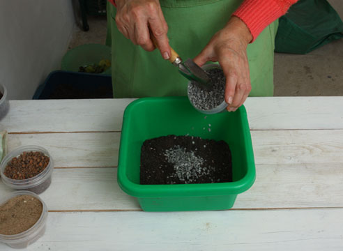 Подготовка почвосмеси для замиокулькаса
