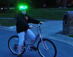 Освещать дорогу можно зелёным шлемом