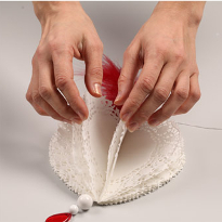 Бумажные украшения к празднику. Шаг 3