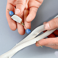 Поделки для сада: мобиль из ракушек. Шаг 1