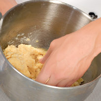 Яблочный торт с ванильным соусом