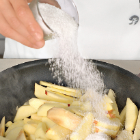 Яблочный пудинг с кедровыми орешками