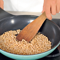 Яблочный пудинг с кедровыми орешками