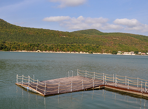 Озеро Абрау в поселке Абрау-Дюрсо